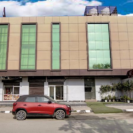 Hotel Silky Palace Near Igi Airportt Új-Delhi Kültér fotó