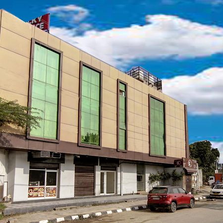 Hotel Silky Palace Near Igi Airportt Új-Delhi Kültér fotó