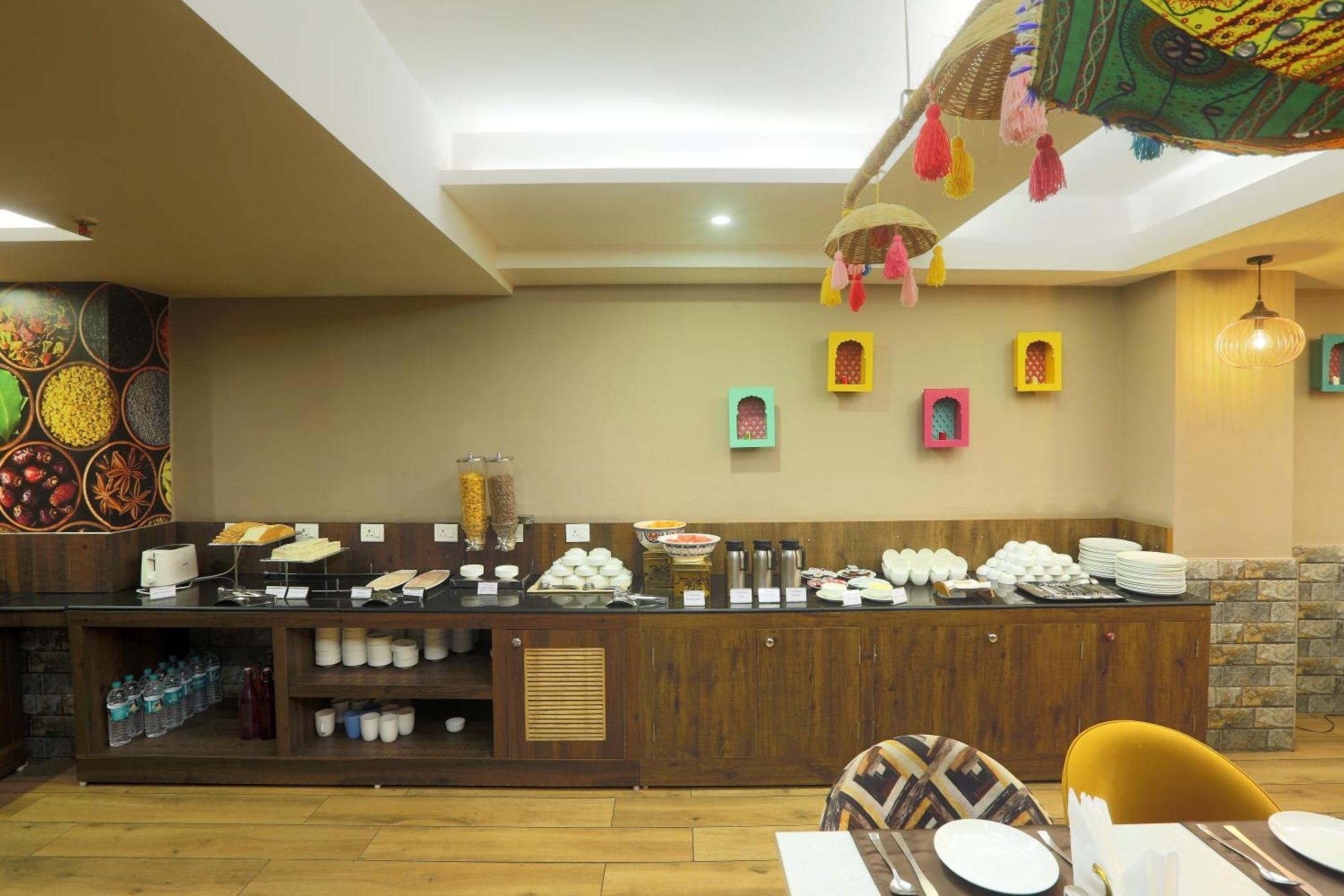 Hotel Silky Palace Near Igi Airportt Új-Delhi Kültér fotó