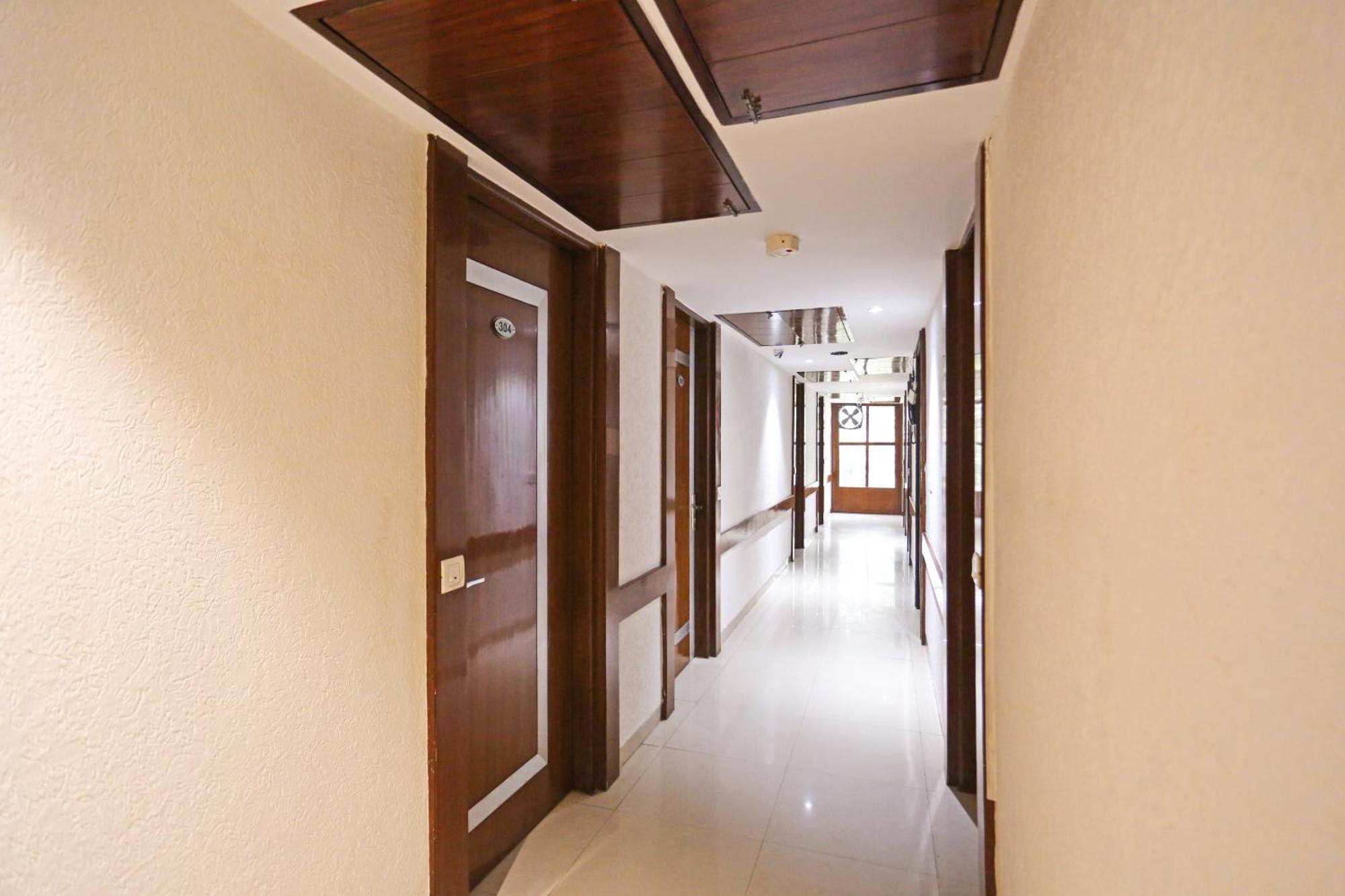 Hotel Silky Palace Near Igi Airportt Új-Delhi Kültér fotó