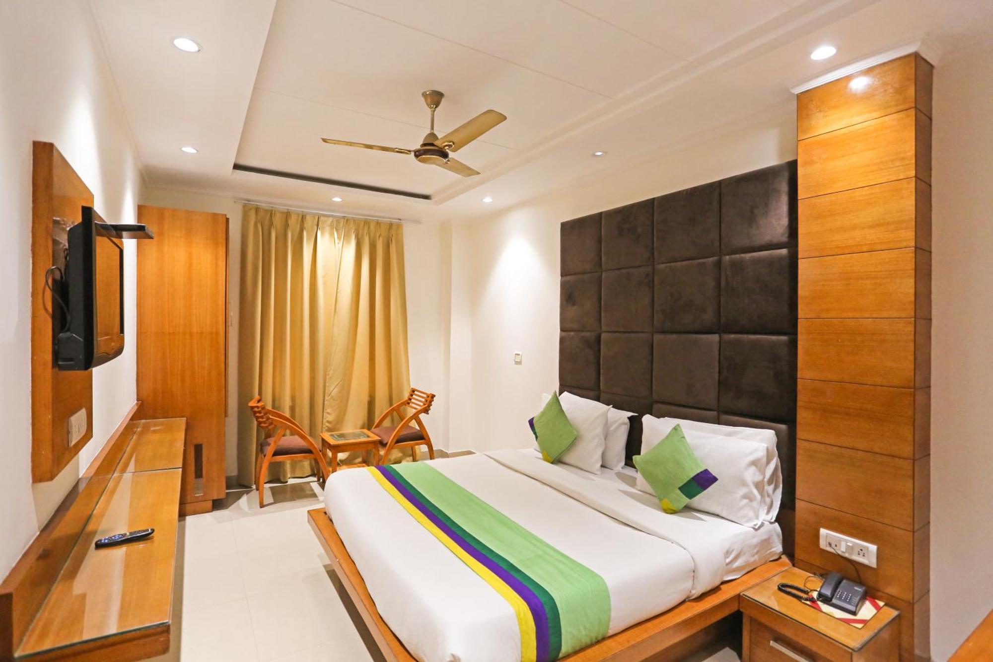 Hotel Silky Palace Near Igi Airportt Új-Delhi Kültér fotó