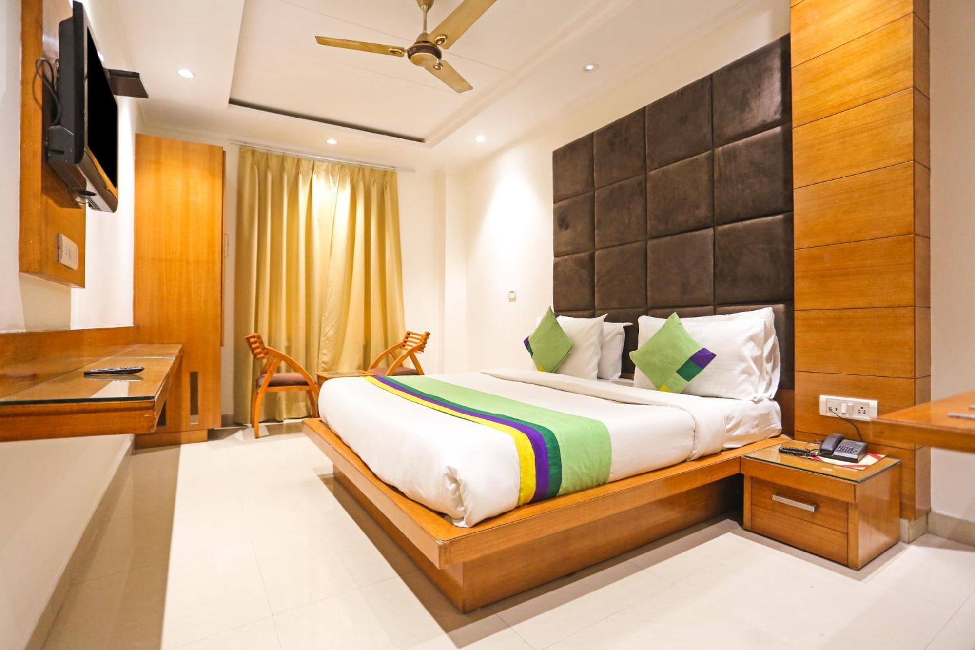 Hotel Silky Palace Near Igi Airportt Új-Delhi Kültér fotó