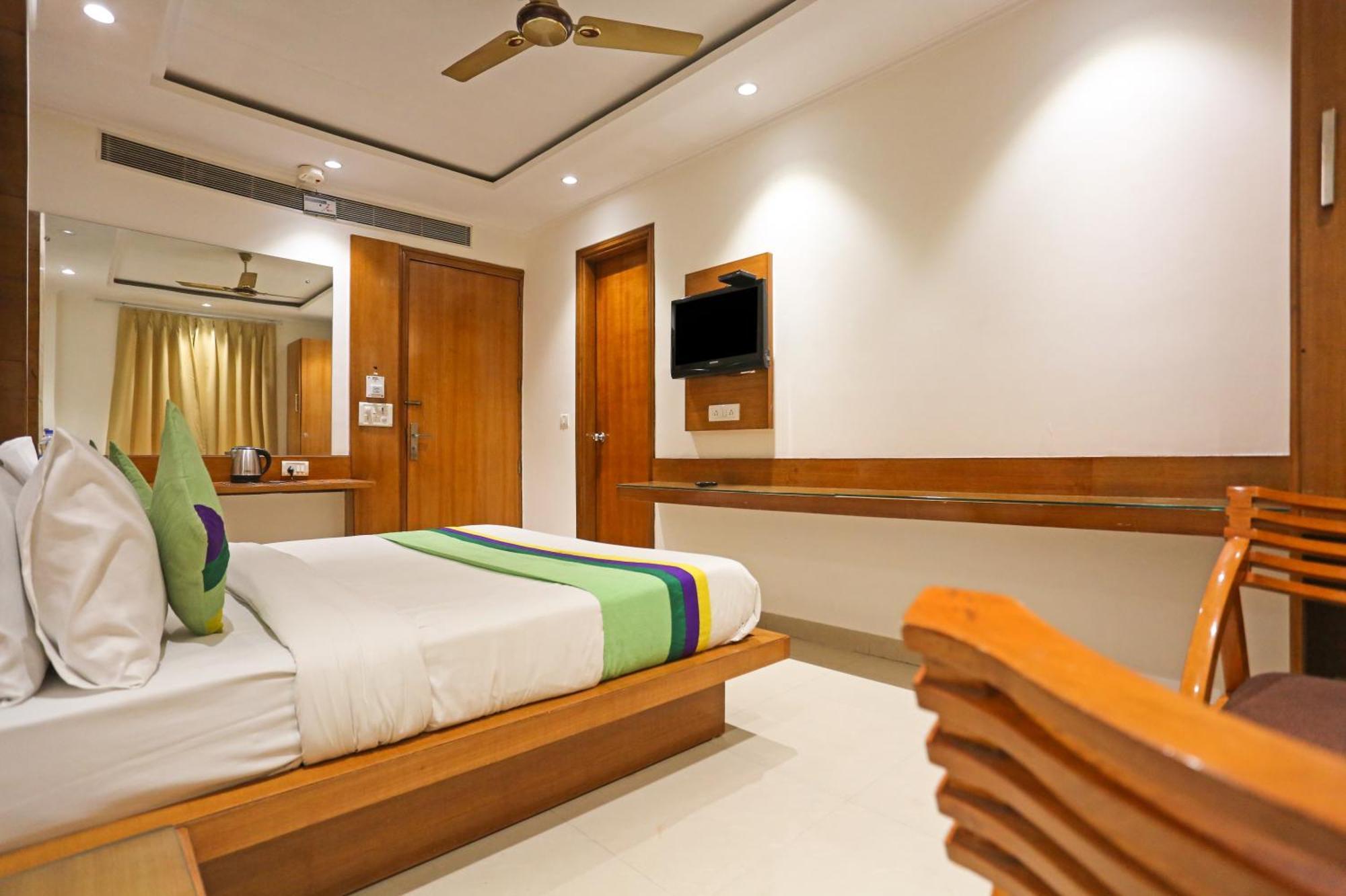 Hotel Silky Palace Near Igi Airportt Új-Delhi Kültér fotó