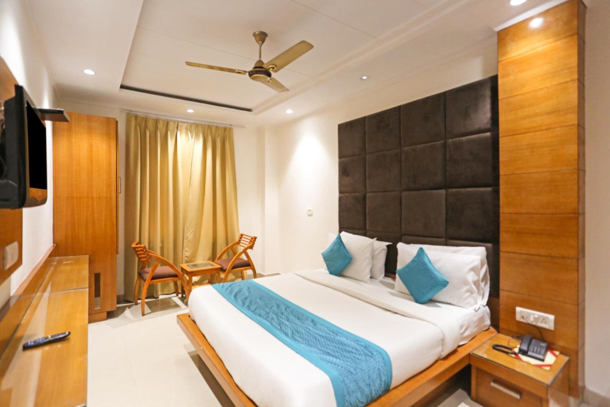 Hotel Silky Palace Near Igi Airportt Új-Delhi Kültér fotó