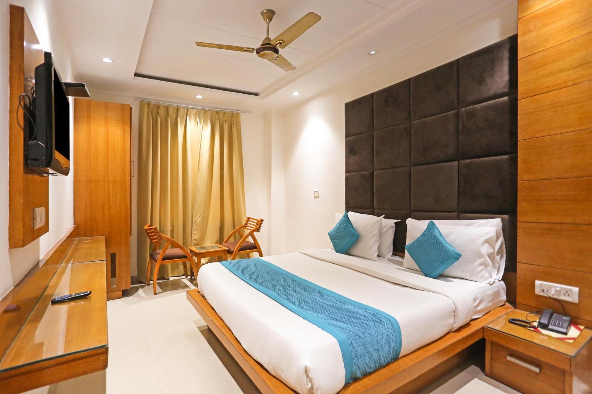 Hotel Silky Palace Near Igi Airportt Új-Delhi Kültér fotó