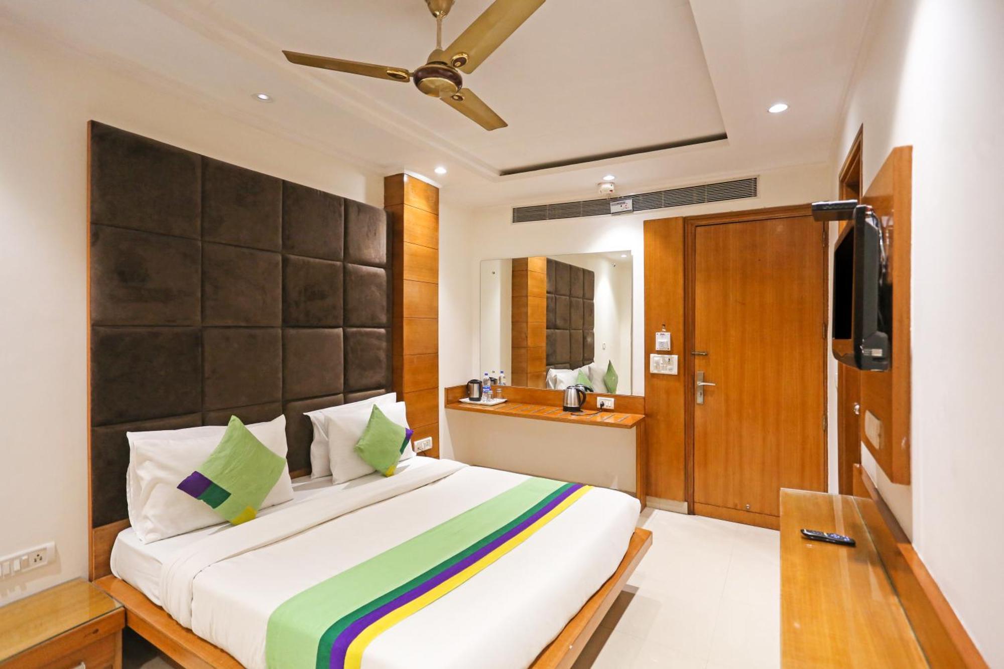 Hotel Silky Palace Near Igi Airportt Új-Delhi Kültér fotó