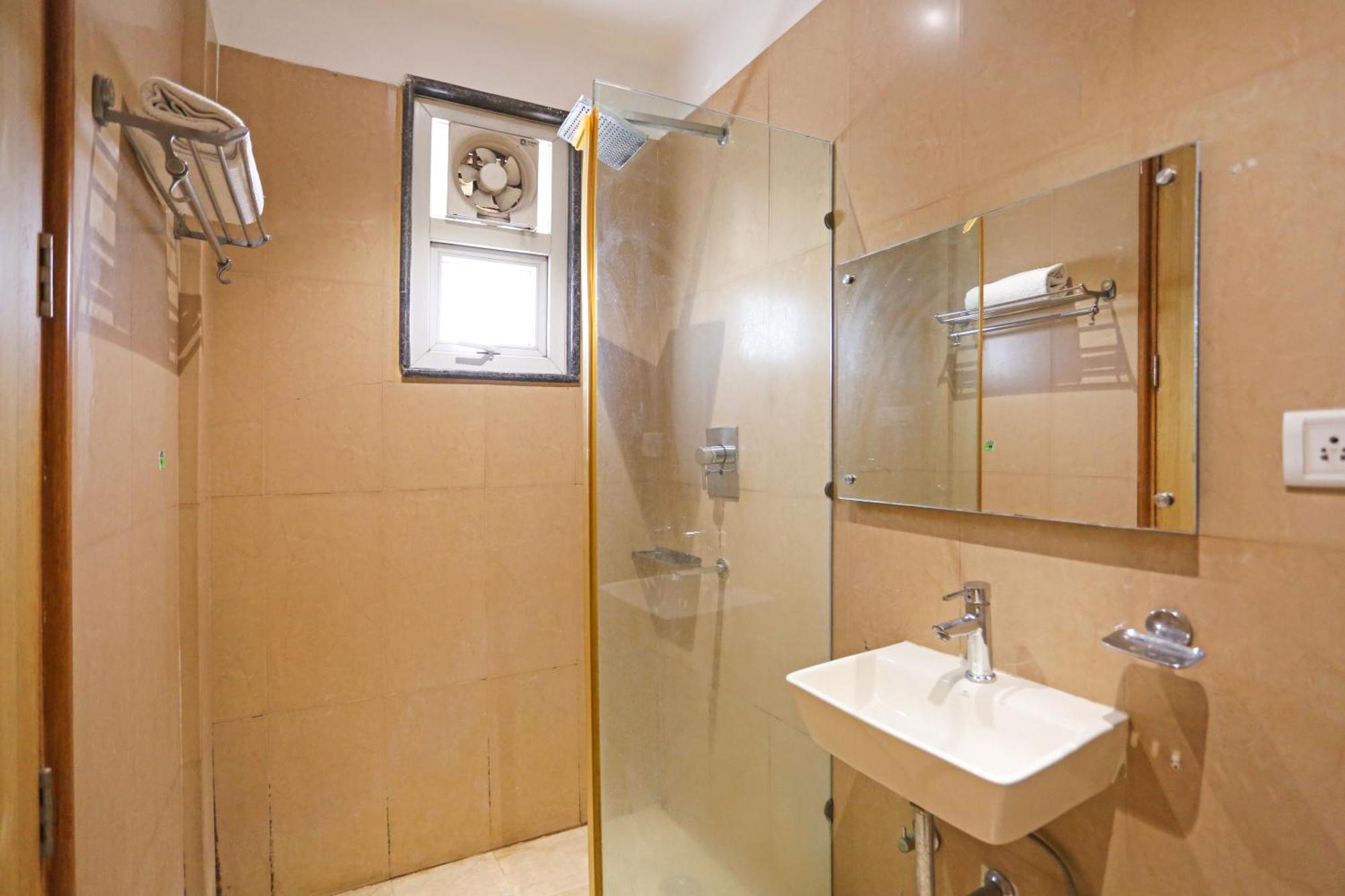 Hotel Silky Palace Near Igi Airportt Új-Delhi Kültér fotó