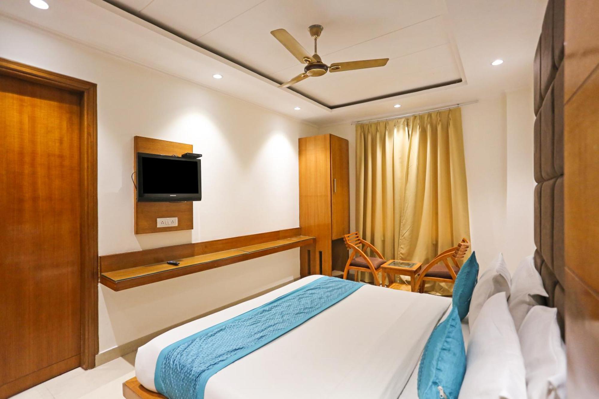 Hotel Silky Palace Near Igi Airportt Új-Delhi Kültér fotó