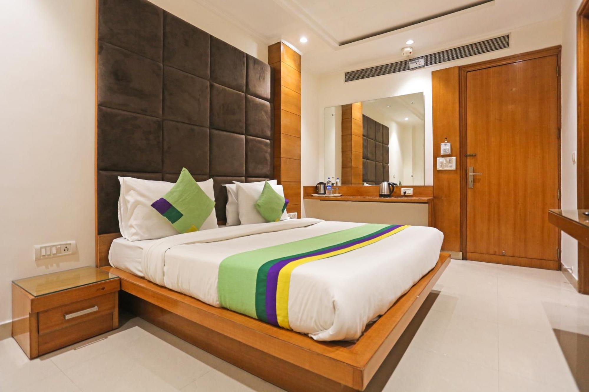 Hotel Silky Palace Near Igi Airportt Új-Delhi Kültér fotó