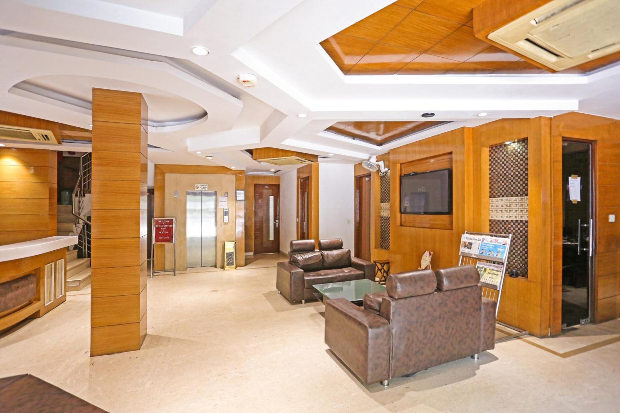 Hotel Silky Palace Near Igi Airportt Új-Delhi Kültér fotó
