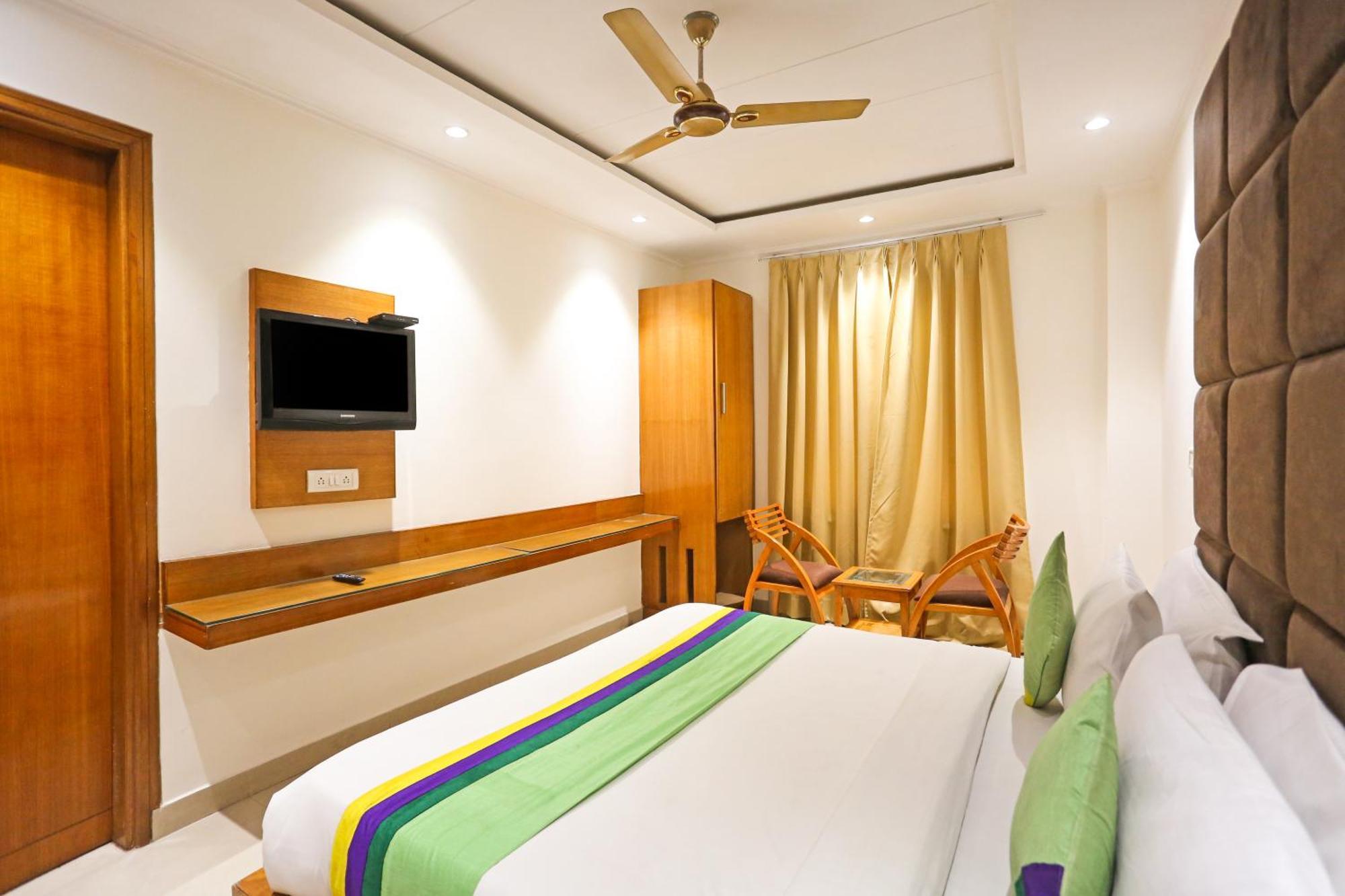 Hotel Silky Palace Near Igi Airportt Új-Delhi Kültér fotó