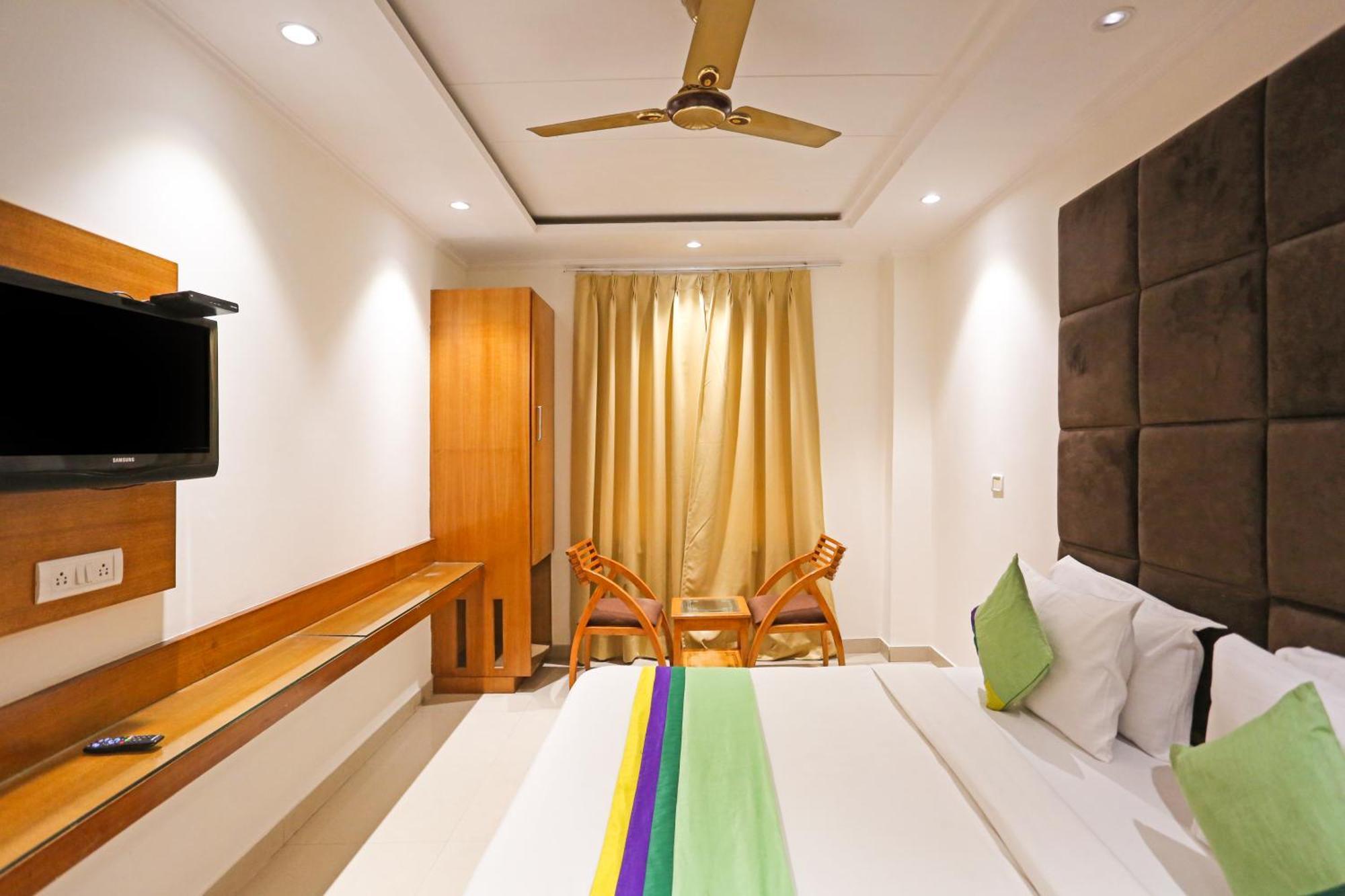 Hotel Silky Palace Near Igi Airportt Új-Delhi Kültér fotó