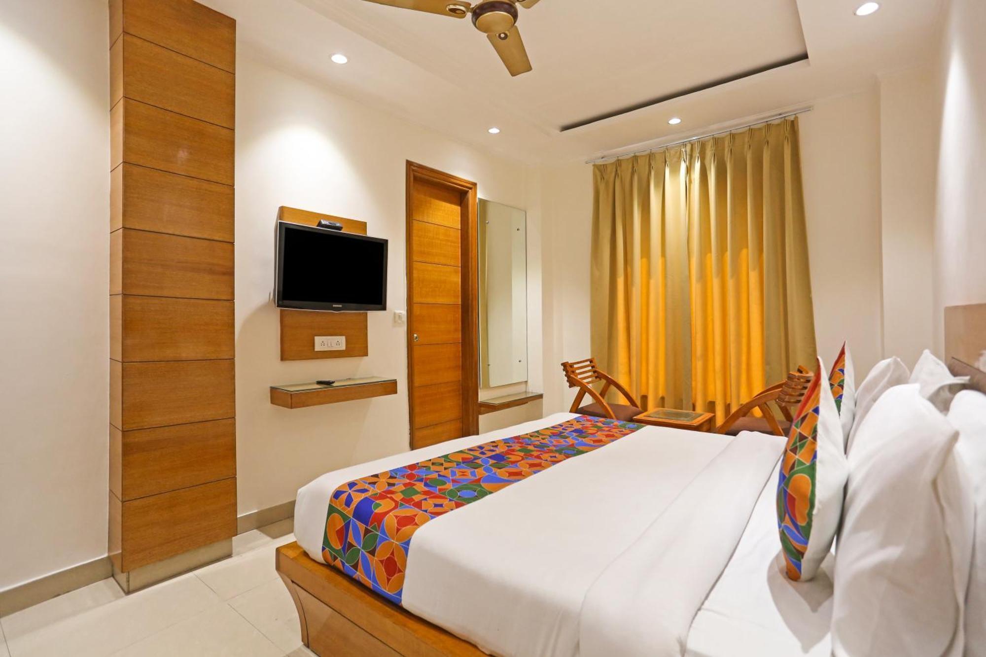 Hotel Silky Palace Near Igi Airportt Új-Delhi Kültér fotó