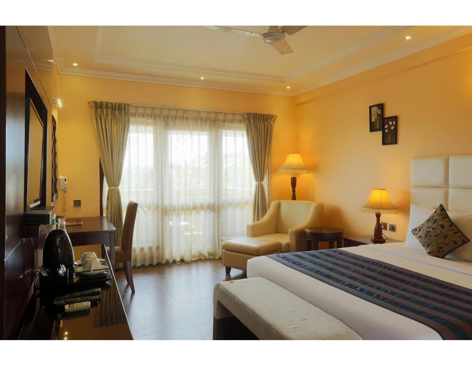 Hotel Silky Palace Near Igi Airportt Új-Delhi Kültér fotó